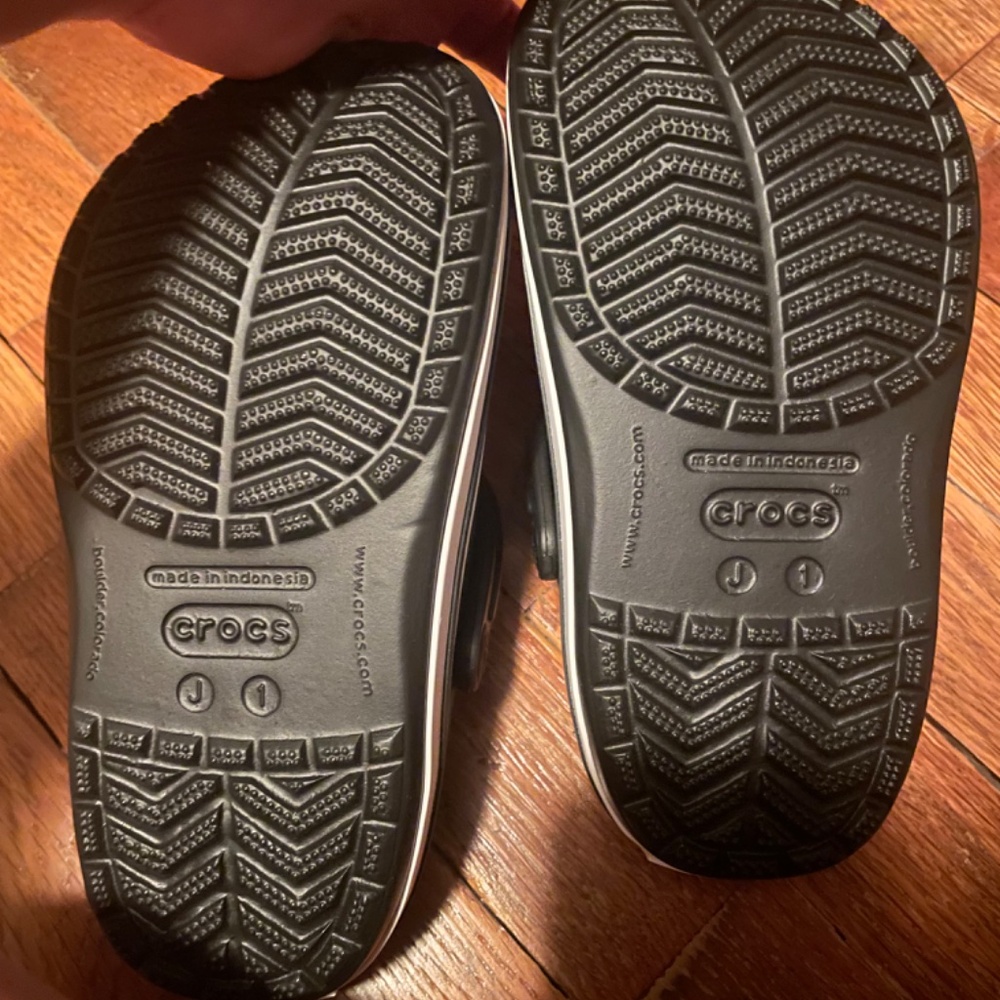 Unisex Crocs - Picture 4 of 4